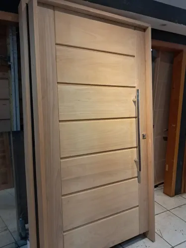 Porta pivotante 118x214mt madeira tauari