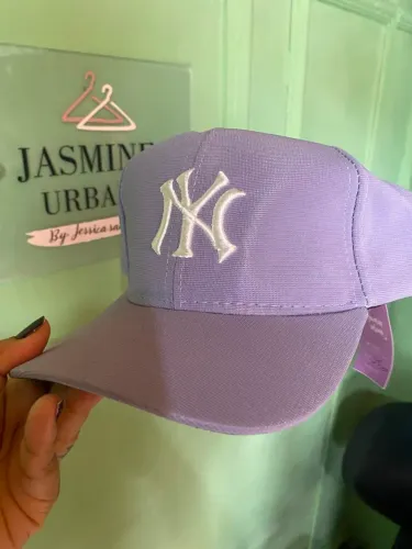 Chapéus bucket e bone