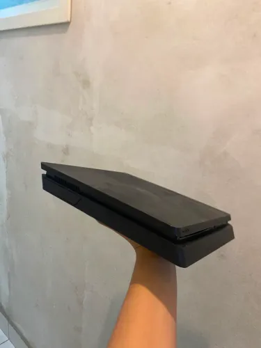 PS4 SLIM + 2 CONTROLES
