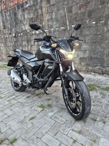 Fz 15 em estado de zero ( 15.600 km) por apenas: R$17,900