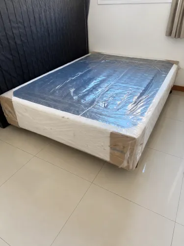 Base de cama padrão no plástico