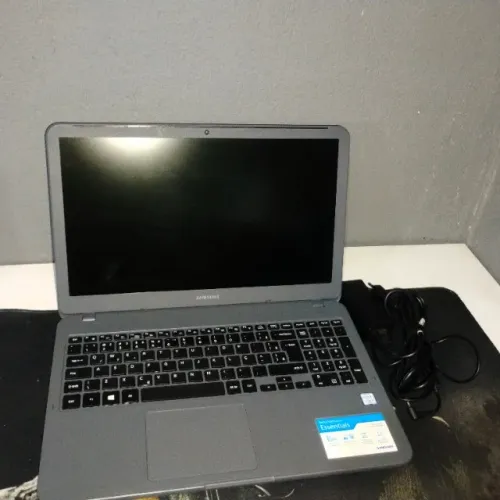 Notebook Samsung NP350XAA Intel Core i3-7020U - RAM 4GB - SSD 240gb - Tela 15.6? - Windows