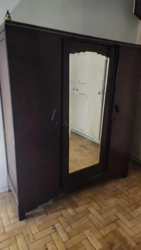 Guarda roupas antigo