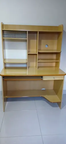 Estante para PC marfim