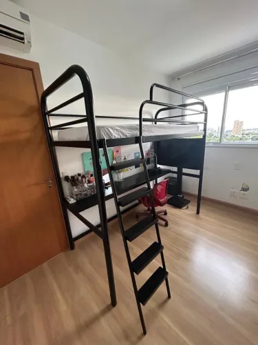 Cama Beliche com escrivaninha e escada