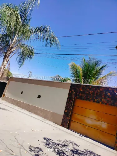 Casa sozinha no lote 