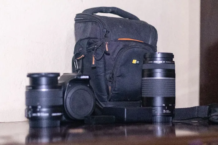 Câmera fotografica CANON T6 e Lente 75-300mm