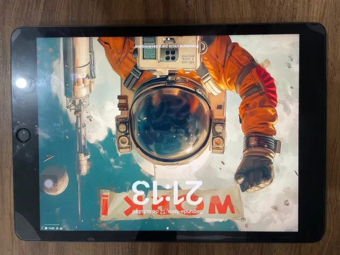 Ipad 9 sem marcas de uso com a caixa e fonte