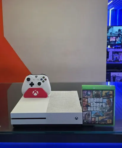 Xbox One S 1TB + GTA V + GARANTIA. Somos LOJA FÍSICA