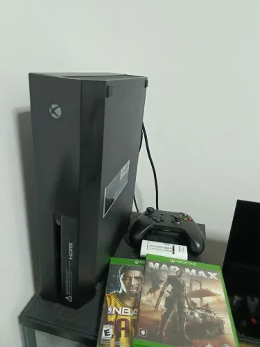 XBOX ONE 1CONTROLE 2 JOGOS