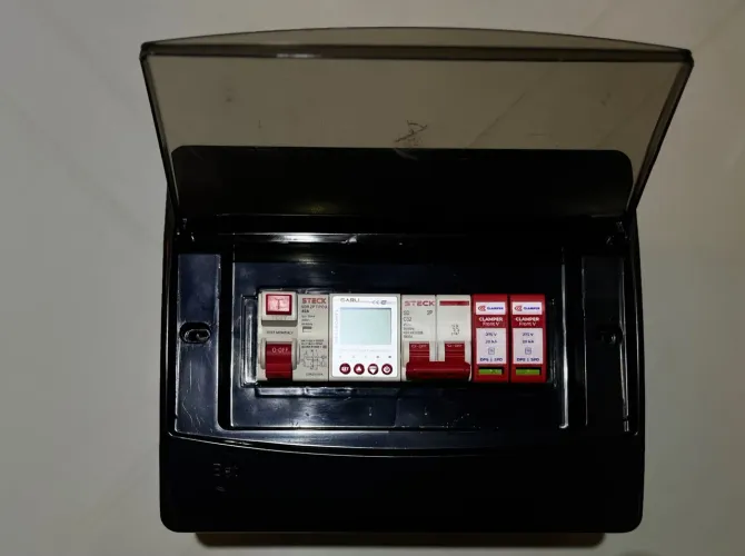 Caixa de proteção para carregador veicular walbox 8kw com smart meter