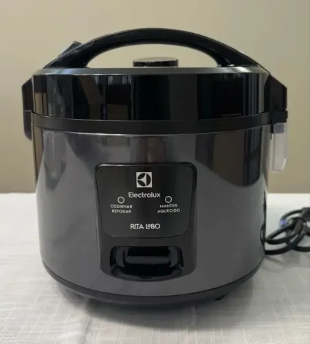Panela de Arroz Elétrica Electrolux por Rita Lobo 2L Preta Efficient Visor Glass (ERC10)