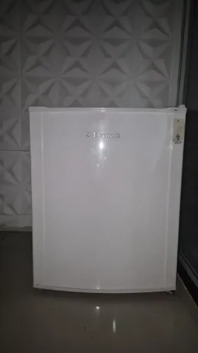Frigobar Eletrolux em ótimo estado de conservação