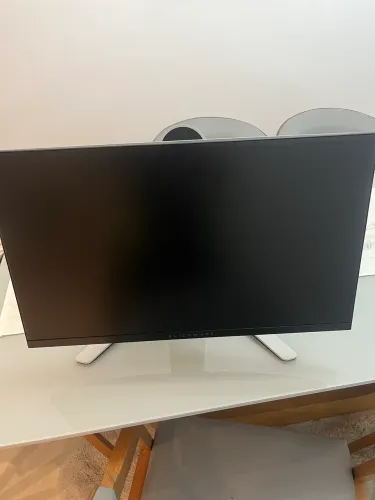 ? Monitor: Alienware AW2720HF - 27? IPS Full HD, 240Hz, 1ms, FreeSync Premium / G-Sync