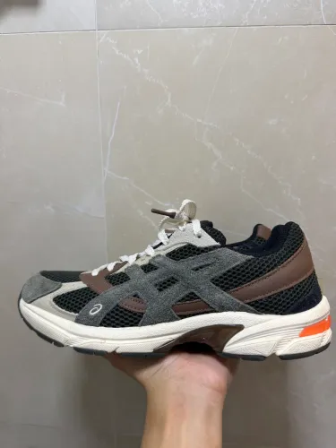 Asics 1130 x HAL Studios