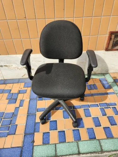 Cadeira de escritório reforçada
