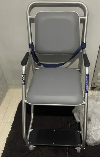 Cadeira de rodas Hospitalar Nova sem uso