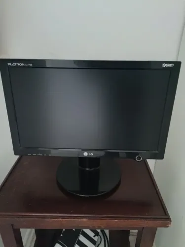 Monitor LG Flatron 17" Polegadas - Perfeito para Segundo Monitor, Escritório ou CFTV