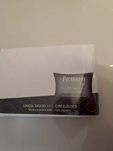 Lençol avulso King com elástico.