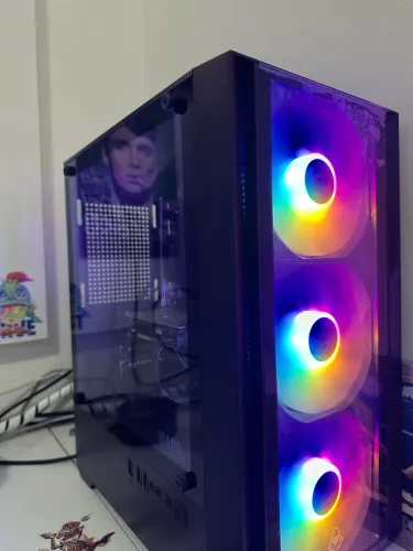 PC GAMER COM PERIFÉRICOS 