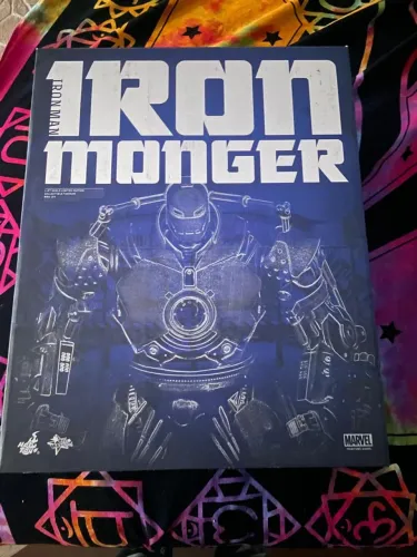 Action figure Hot toys iron Monger.
