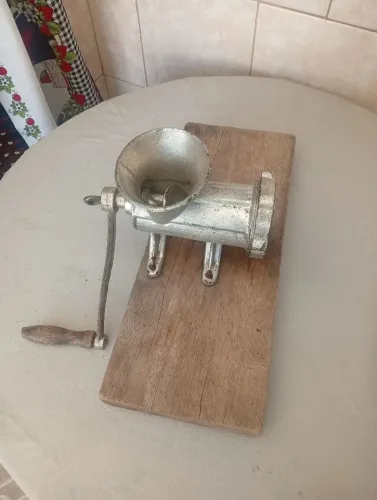 Moedor manual de Aipim / Carne