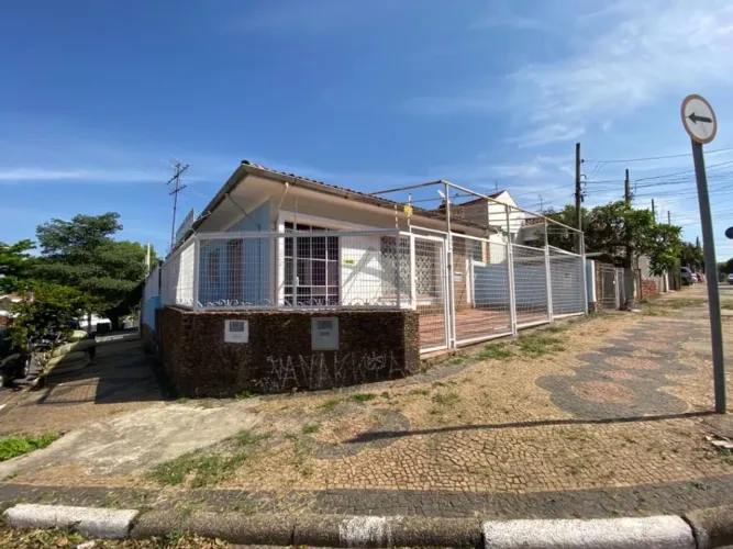 Casa à venda e para alugar em Campinas, Bosque, com 6 quartos, com 226 m²