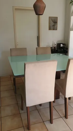 Mesa de jantar com cadeiras