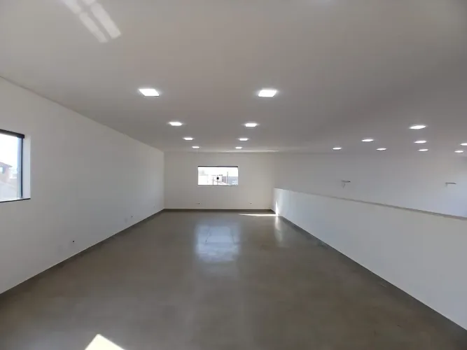 Salão novo esquina para aluguel possui 280 m² acabamento de primeira 4 wcs mezanino
