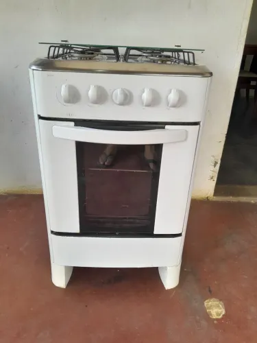 Fogão esmaltec funcionando perfeitamente suas bocas e forno faço entrega 