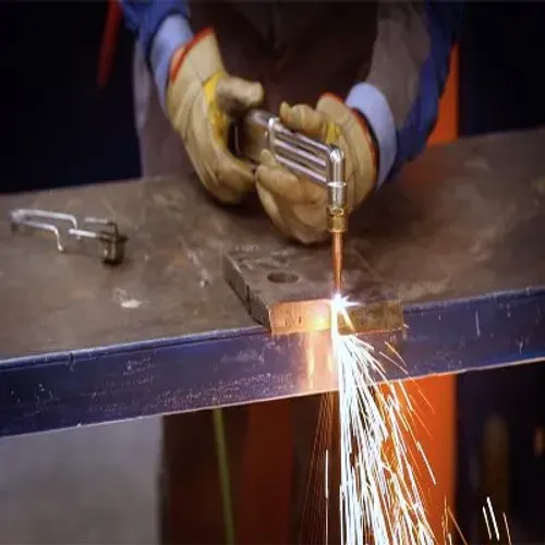 Faço serviços  de cortes  com massarico 