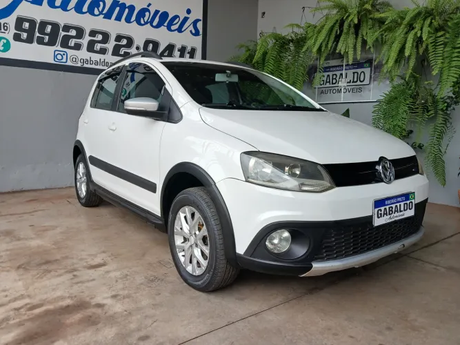 Volkswagen Crossfox 1.6 MI Total Flex 8V 5P 2014