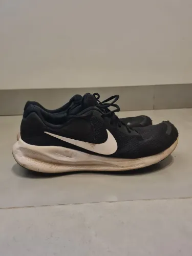 Tênis nike revolution 8