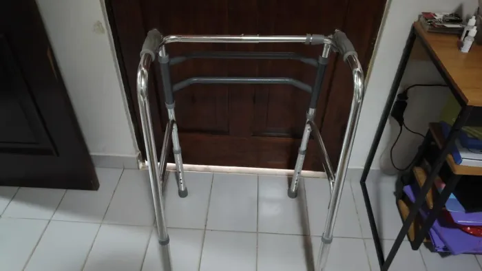 Andador + Bengala de 4 Apoios (Alumínio)