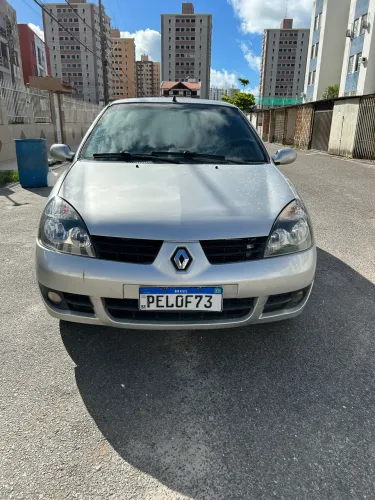 Renault Clio Hi-flex 1.0 16V 3P 2011