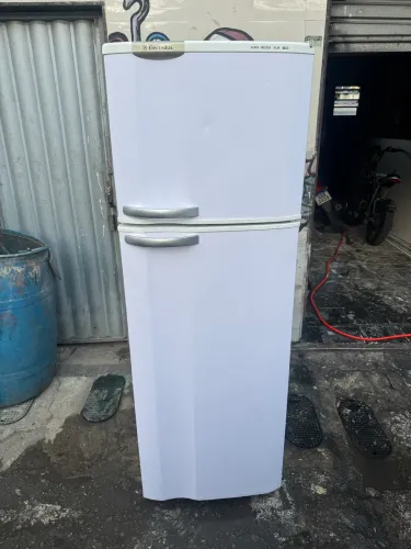 Vendo Geladeira Electrolux Duplex R$ 900