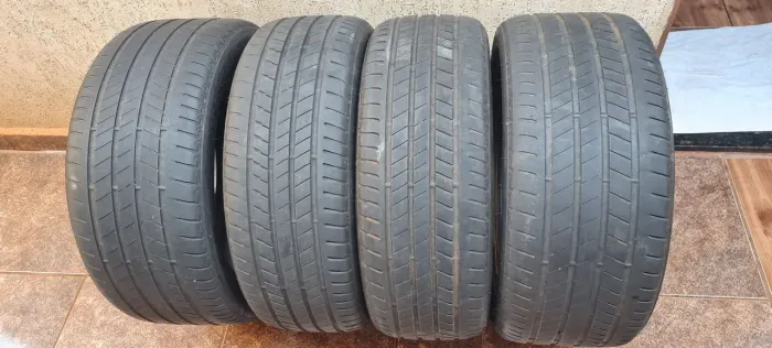 Pneu BMW Bridgestone 275/40R20
