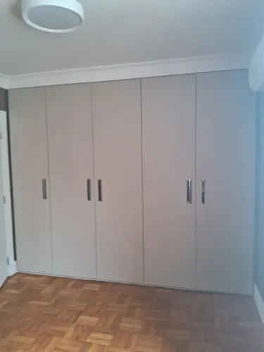 Revestimento decorativo guarda roupas antigo