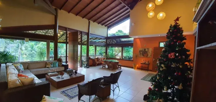 Casa para venda possui 300 metros quadrados com 3 quartos em Fradinhos - Vitória - Espírit