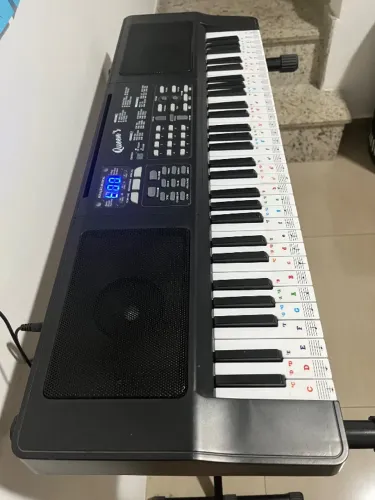 Teclado musical + suporte 