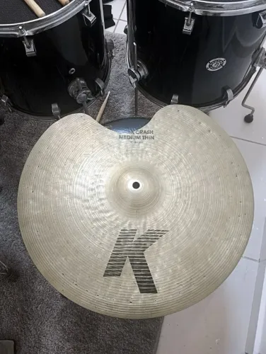 Prato Zildjian K Dark Crash Medium Thin 17"c/ reparo