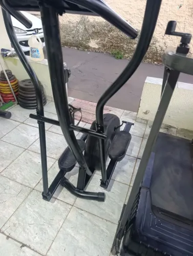 Esteira elétrica e elíptico funcionando perfeitamente 