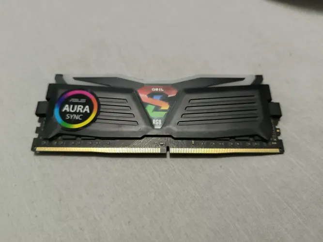Memoria RAM Geil Super Luce ARGB 8GB DDR4 3000mhz AuraSync