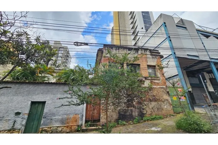 Lote Comercial, no bairro Santa Efigênia, área hospitalar