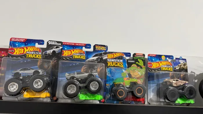 Monster truck Hotwheels.