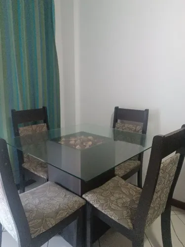 Jogo de mesa com 4 cadeiras sala