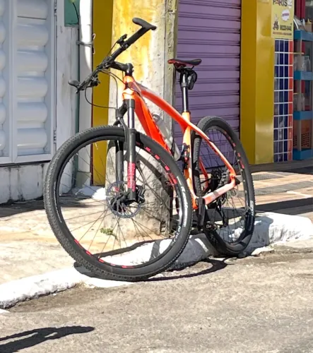 Bike Caloi Carbon - TAM 19 - Sram - R$ 4.600