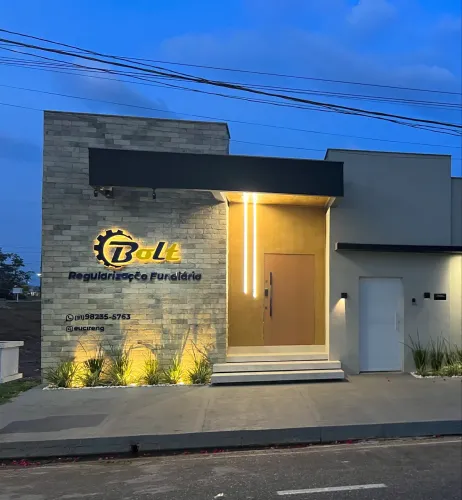 Sala Comercial com Mobília em Frente ao Lago Verde. Energia e água já inclusas.