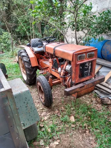 Trator Agrale 4100 com roçadeira, e carretinha