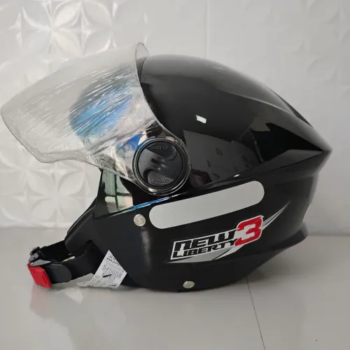 Capacete preto brilhante ou preto fosco